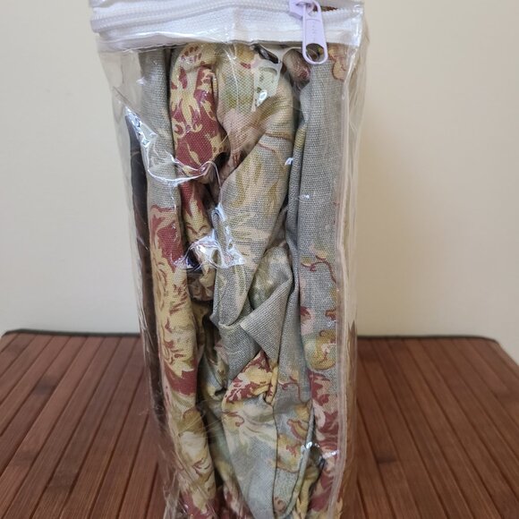 Waverly Slipcover T-Cushion Chair in Ballad Bouquet/Robins Egg -NEW - Picture 6 of 7